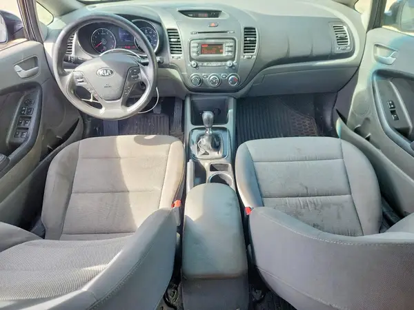 3KPFK4A7XHE096908 2017 KIA FORTE - Image 8