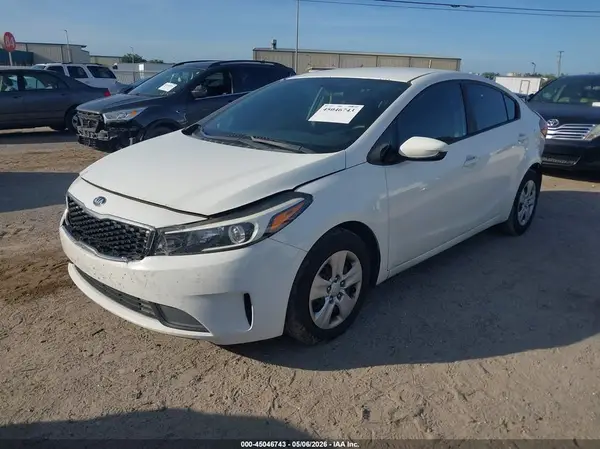 3KPFK4A7XHE097010 2017 KIA FORTE - Image 2