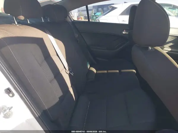 3KPFK4A7XHE097010 2017 KIA FORTE - Image 8