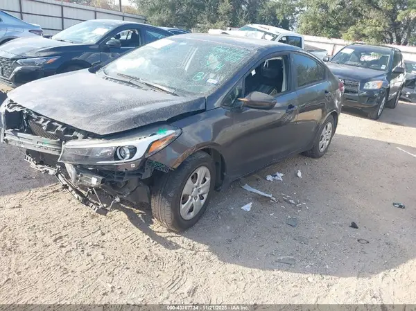 3KPFK4A7XHE097220 2017 KIA FORTE - Image 2