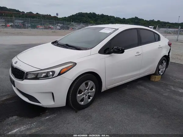 3KPFK4A7XHE097279 2017 KIA FORTE - Image 2