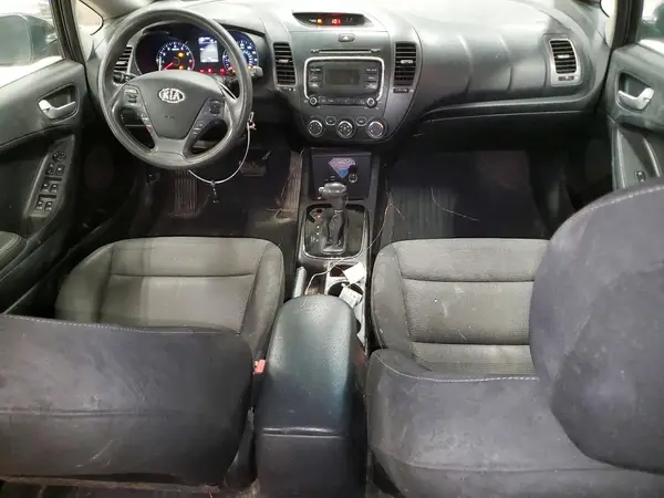 3KPFK4A7XHE098125 2017 KIA FORTE - Image 8
