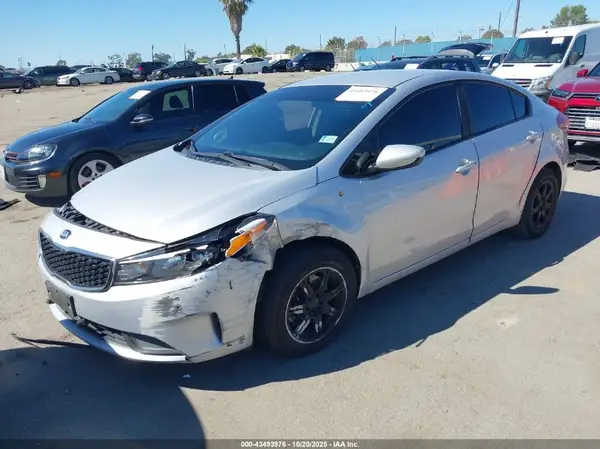 3KPFK4A7XHE098755 2017 KIA FORTE - Image 2