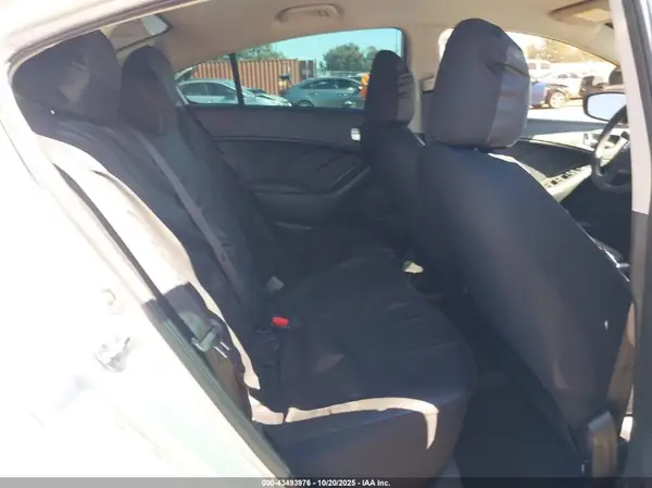 3KPFK4A7XHE098755 2017 KIA FORTE - Image 8