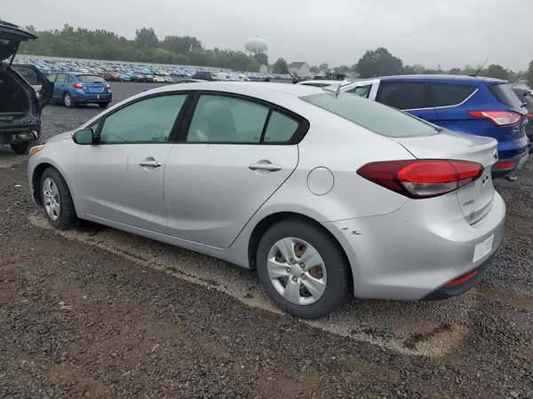 3KPFK4A7XHE104277 2017 KIA FORTE - Image 2