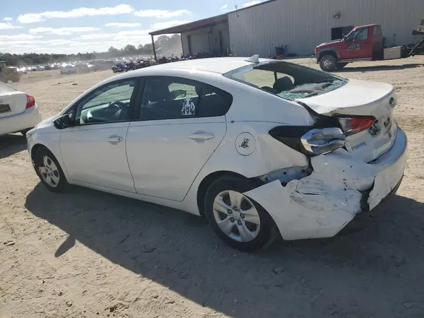 3KPFK4A7XHE104831 2017 KIA FORTE - Image 2