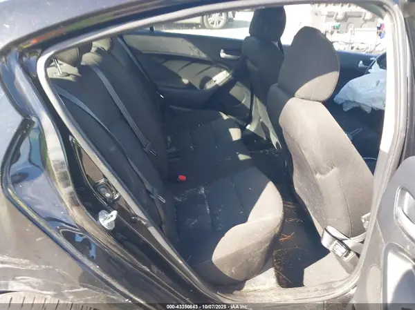 3KPFK4A7XHE107230 2017 KIA FORTE - Image 8