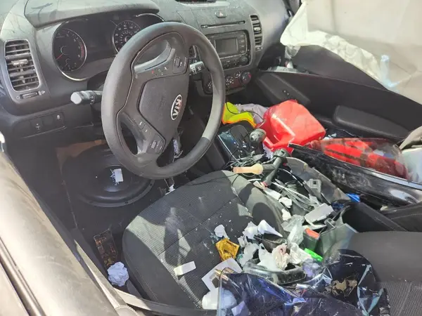 3KPFK4A7XHE108703 2017 KIA FORTE - Image 8