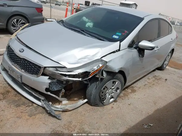 3KPFK4A7XHE109060 2017 KIA FORTE - Image 2