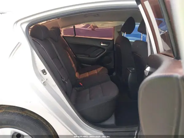 3KPFK4A7XHE109060 2017 KIA FORTE - Image 8
