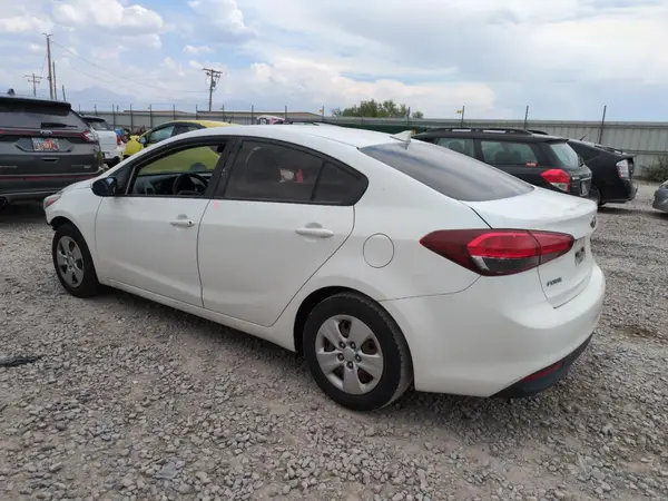3KPFK4A7XHE109589 2017 KIA FORTE - Image 2
