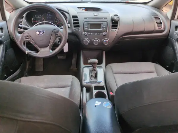 3KPFK4A7XHE109589 2017 KIA FORTE - Image 8