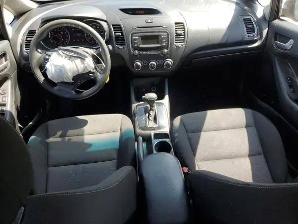 3KPFK4A7XHE112590 2017 KIA FORTE - Image 8