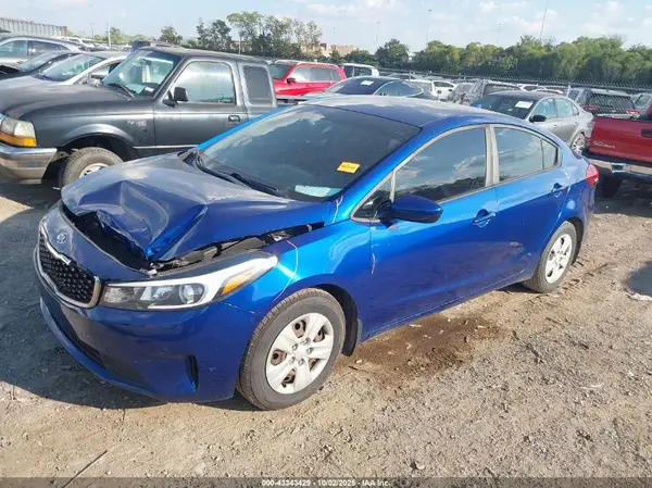 3KPFK4A7XHE114159 2017 KIA FORTE - Image 2