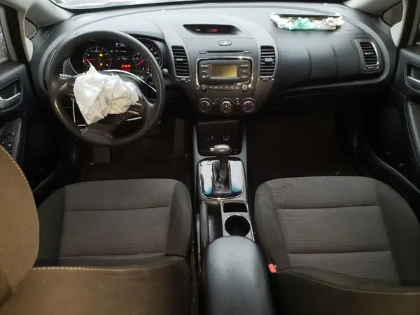 3KPFK4A7XHE114369 2017 KIA FORTE - Image 8