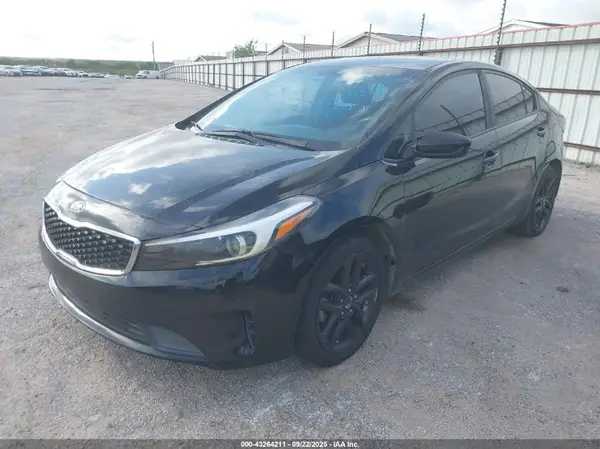 3KPFK4A7XHE114792 2017 KIA FORTE - Image 2