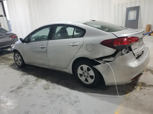 3KPFK4A7XHE117868 2017 KIA FORTE - Image 2
