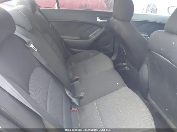 3KPFK4A7XHE118082 2017 KIA FORTE - Image 8