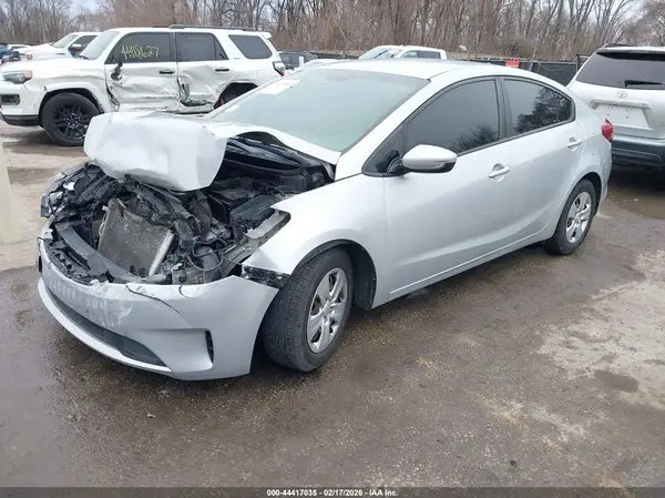 3KPFK4A7XHE118406 2017 KIA FORTE - Image 2