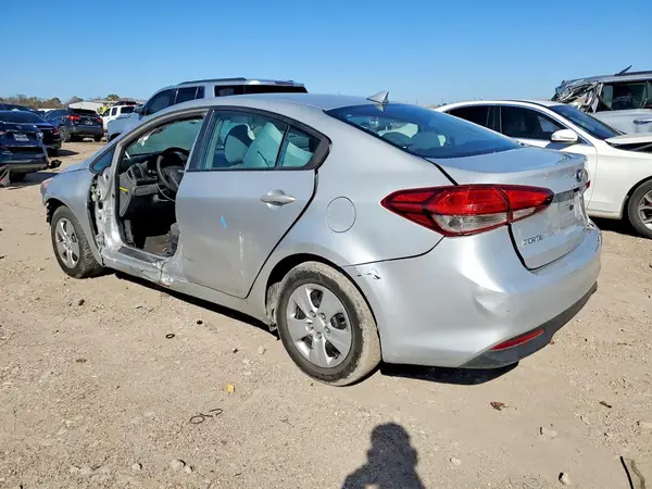3KPFK4A7XHE118423 2017 KIA FORTE - Image 2