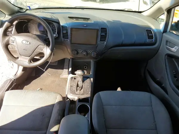 3KPFK4A7XHE118423 2017 KIA FORTE - Image 8
