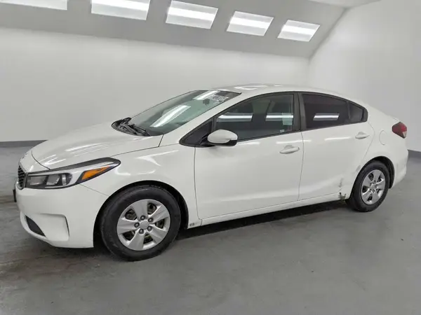 3KPFK4A7XHE121032 2017 KIA FORTE - Image 1