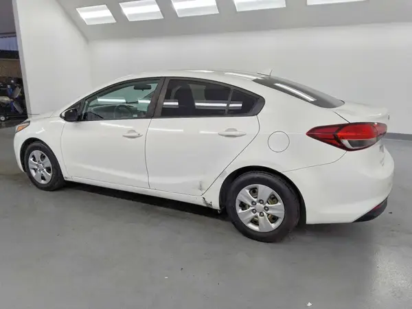 3KPFK4A7XHE121032 2017 KIA FORTE - Image 2
