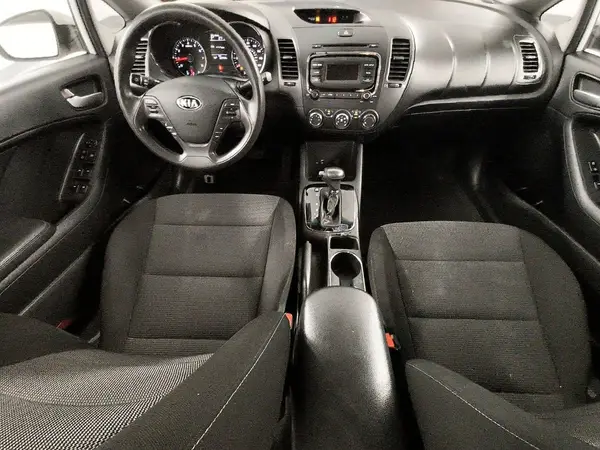 3KPFK4A7XHE121032 2017 KIA FORTE - Image 8