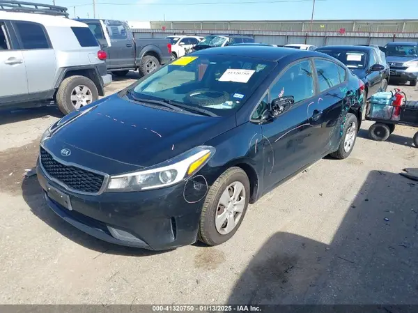 3KPFK4A7XHE121712 2017 KIA FORTE - Image 2