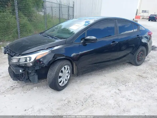 3KPFK4A7XHE121919 2017 KIA FORTE - Image 2