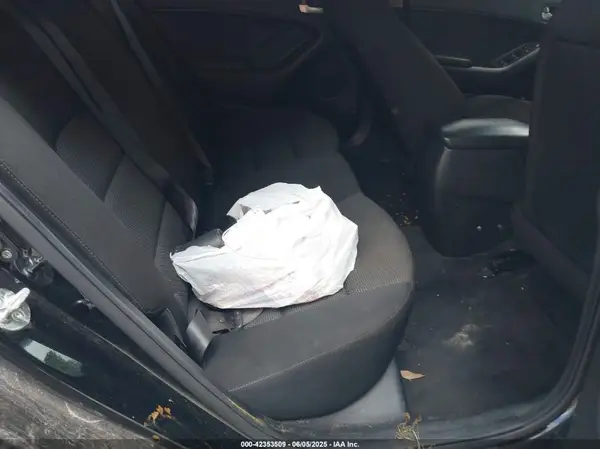 3KPFK4A7XHE121919 2017 KIA FORTE - Image 8