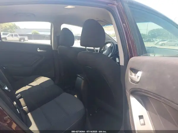 3KPFK4A7XHE122441 2017 KIA FORTE - Image 8
