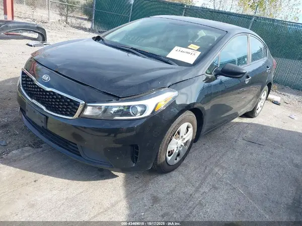 3KPFK4A7XHE123105 2017 KIA FORTE - Image 2