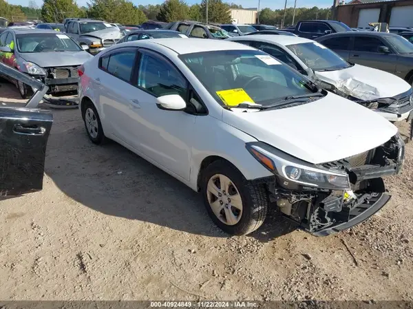 3KPFK4A7XHE123508 2017 KIA FORTE - Image 1