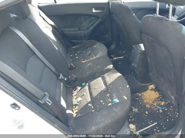 3KPFK4A7XHE123508 2017 KIA FORTE - Image 8