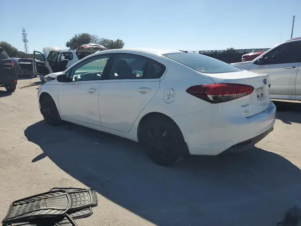 3KPFK4A7XHE123511 2017 KIA FORTE - Image 2