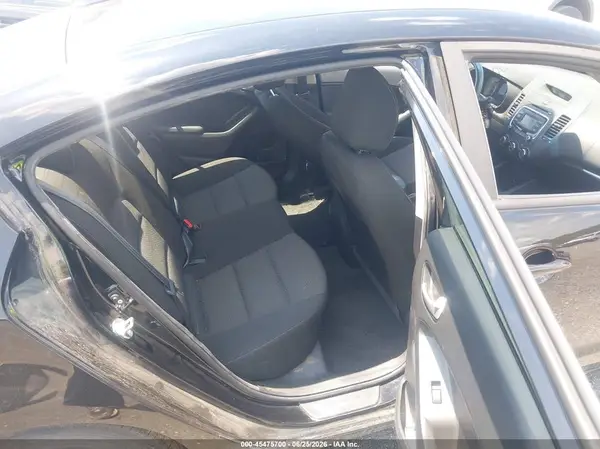 3KPFK4A7XHE124190 2017 KIA FORTE - Image 8