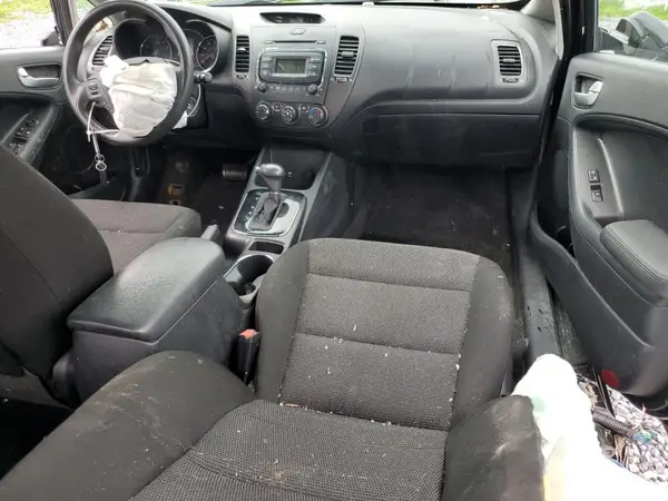 3KPFK4A7XHE125761 2017 KIA FORTE - Image 8