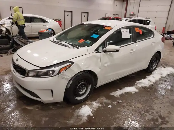 3KPFK4A7XHE126263 2017 KIA FORTE - Image 2
