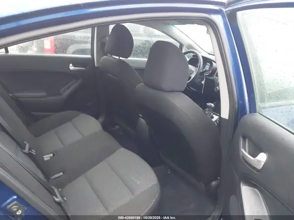 3KPFK4A7XHE127025 2017 KIA FORTE - Image 8