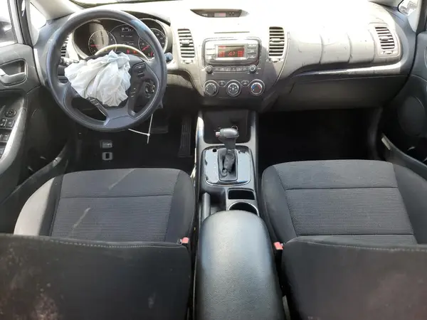 3KPFK4A7XHE130247 2017 KIA FORTE - Image 8