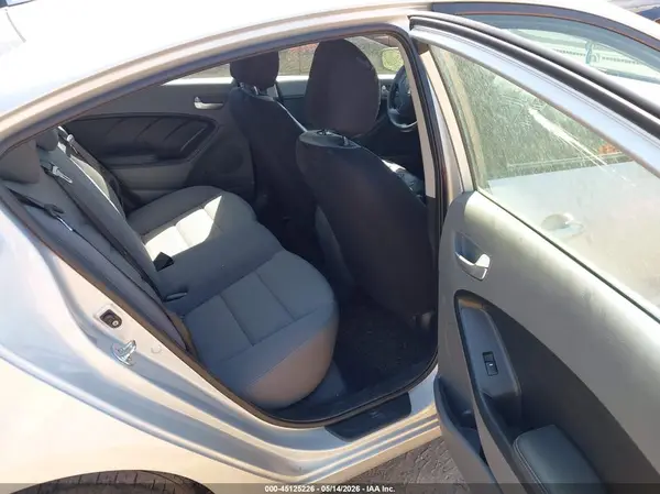 3KPFK4A7XHE130412 2017 KIA FORTE - Image 8