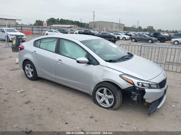 3KPFK4A7XHE134590 2017 KIA FORTE - Image 1