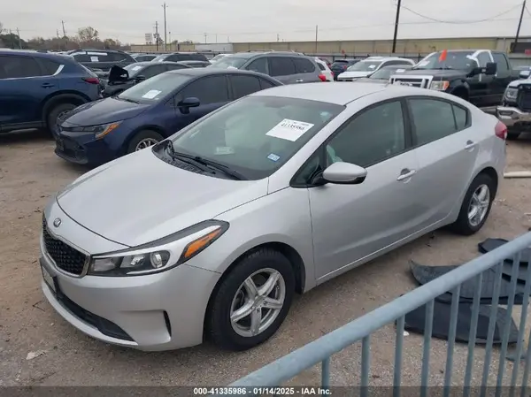 3KPFK4A7XHE134590 2017 KIA FORTE - Image 2