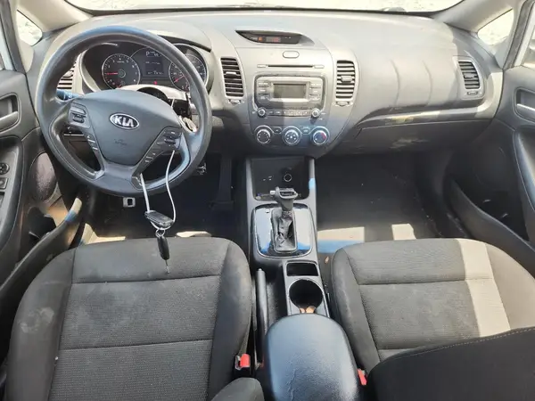 3KPFK4A7XHE134928 2017 KIA FORTE - Image 8