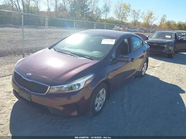 3KPFK4A7XHE135366 2017 KIA FORTE - Image 2