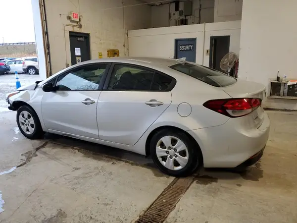 3KPFK4A7XHE136016 2017 KIA FORTE - Image 2