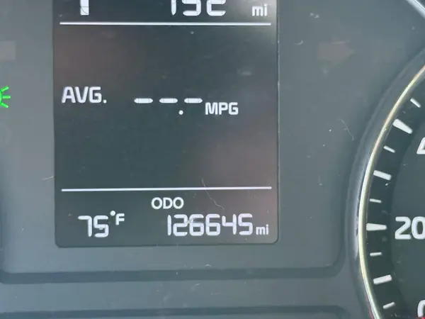 3KPFK4A7XHE137067 2017 KIA FORTE - Image 8