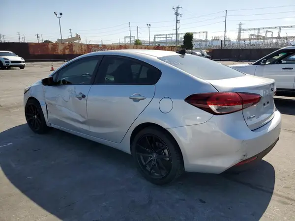 3KPFK4A7XHE138204 2017 KIA FORTE - Image 2