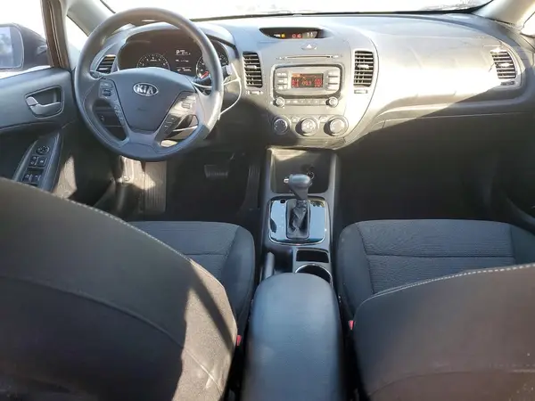 3KPFK4A7XHE138414 2017 KIA FORTE - Image 8